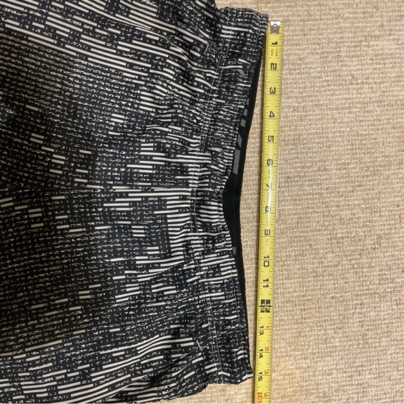 Nike Dri-FIT Black and Gray Shorts - Picture 11 of 11